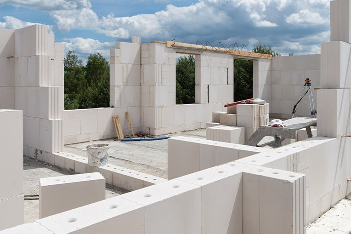 Газоблок для стін: густина, геометрія, клей і захист від вологи